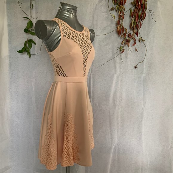 🔴 Dusty Pink Mini Embroidered Neckline Dress - Picture 2 of 9